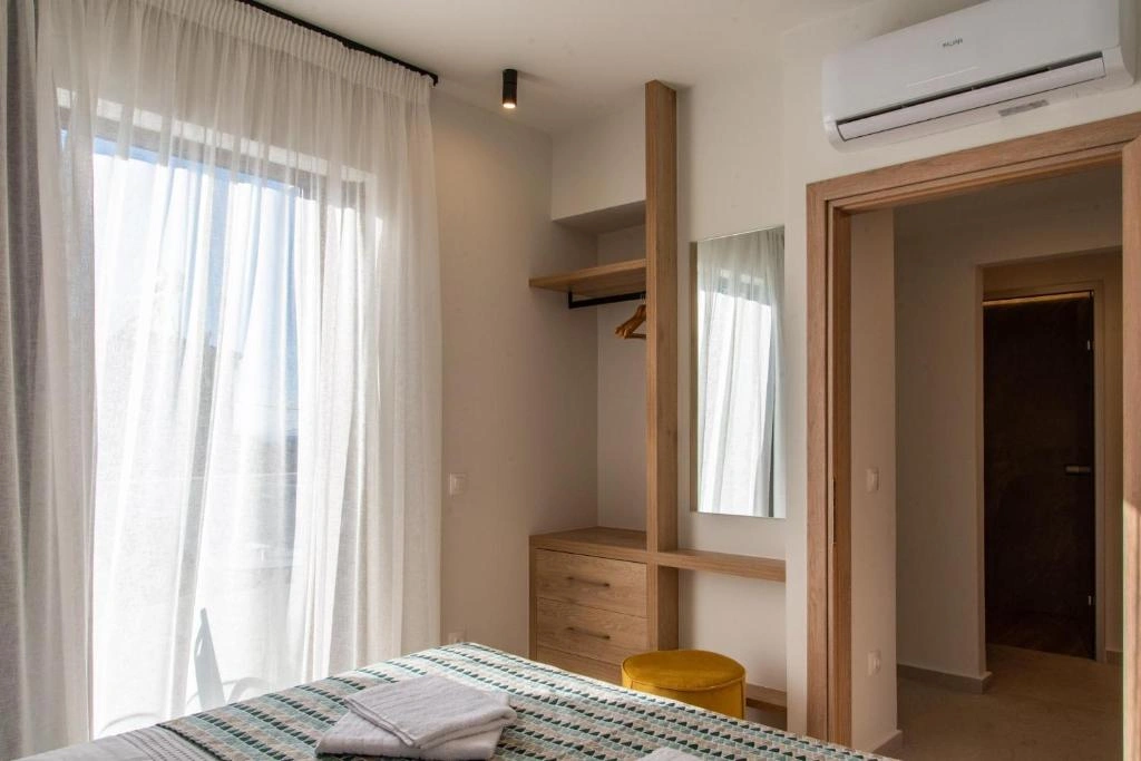 eleni house19