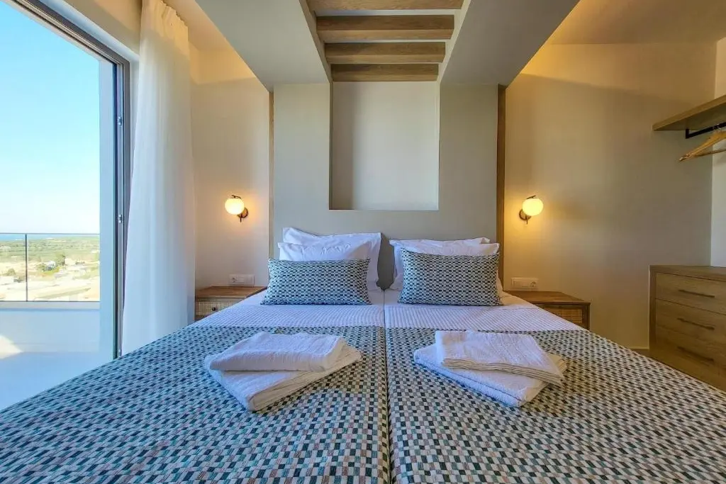 eleni house25